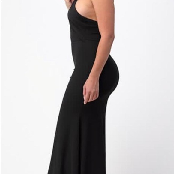 Elegant Evening Gown - Picture 3 of 3